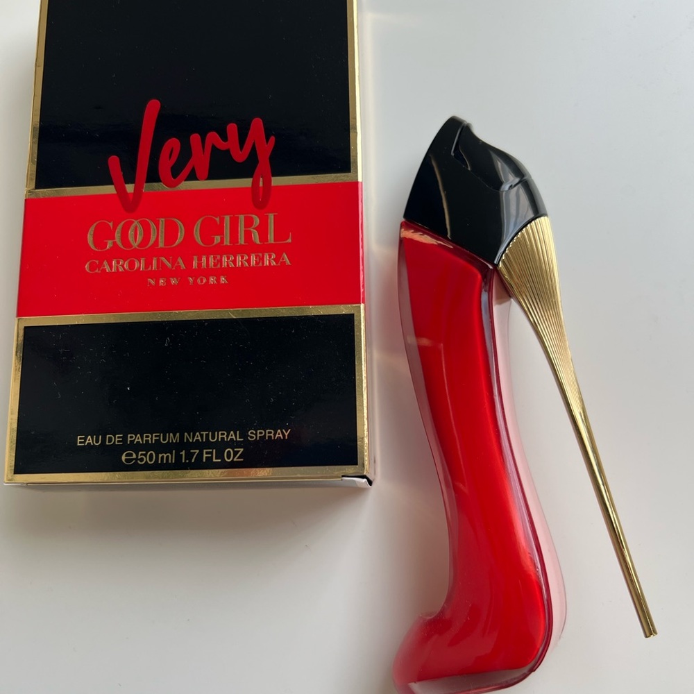 Carolina Herrera Very Good Girl Perfume